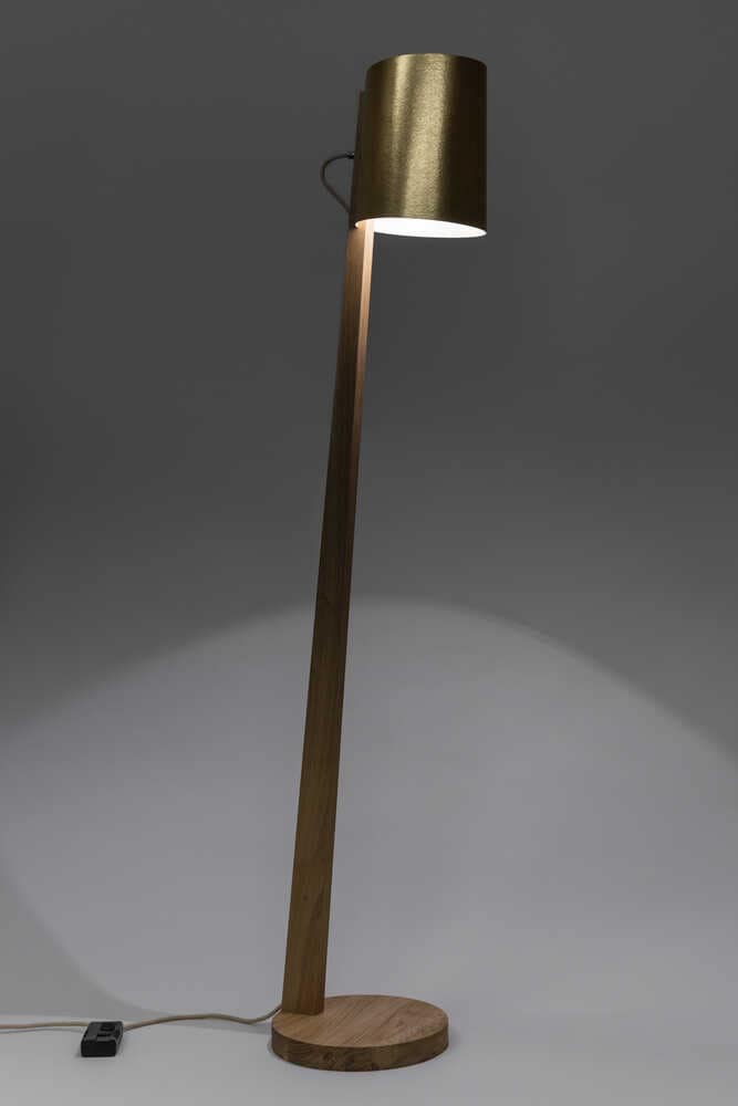Stehlampe 1411 aus Eiche Lampenschirm zylindrisch aus Holz und Ananasfasern Licht an von ALMUT von Wildheim