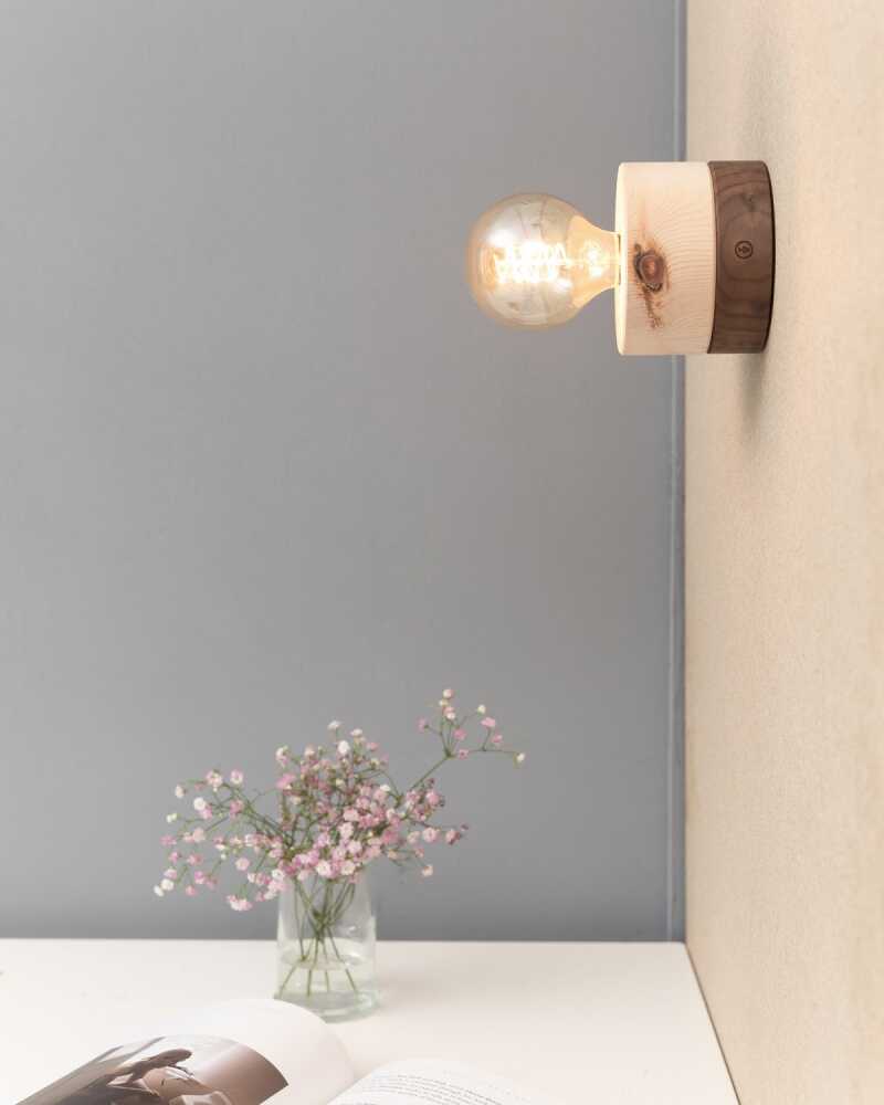 Lampada da parete 0239 Swiss Pine lampada in legno di noce Design scandinavo Swiss Pine lampada da ALMUT von Wildheim