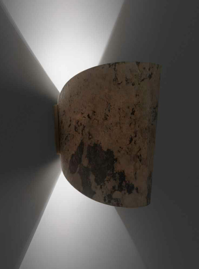 Wandlampe aus Stein 1411 Licht an Seitenansicht ALMUT von Wildheim