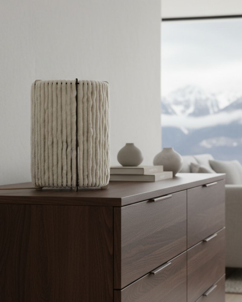 Tischleuchte aus Wolle Zylinder Tiroler Bergschaf Almut von Wildheim